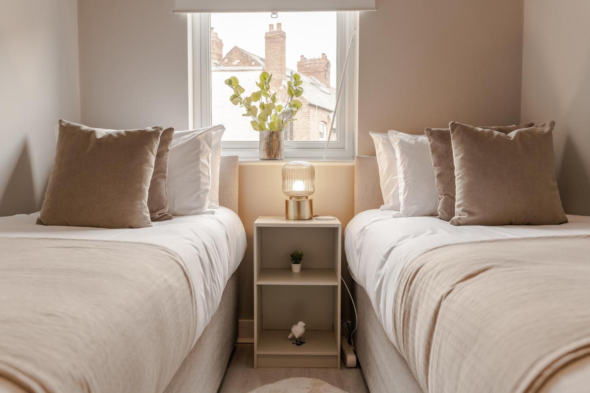 Stylish & Recently Refurbished Chester Apartment - Up To 6 エクステリア 写真
